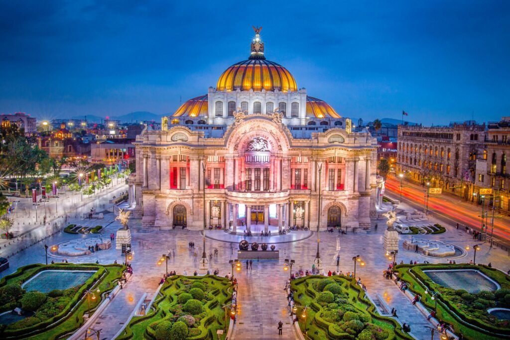 Palacio de Bellas Artes bei Nacht – die wichtigsten Tipps über Mexiko für Auswanderer