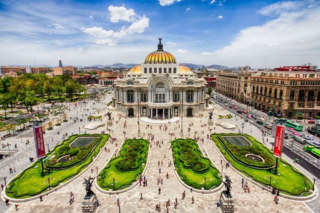 Palacio de Bellas Artes in Mexiko-Stadt – ein kulturelles Symbol im Blog über Versicherungen in Mexiko für Deutsche