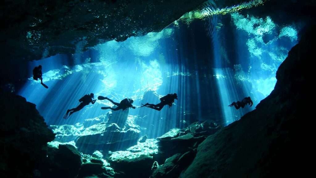 Höhlentauchen in einer Cenote bei Tulum – geheimnisvolles Naturabenteuer in Mexiko