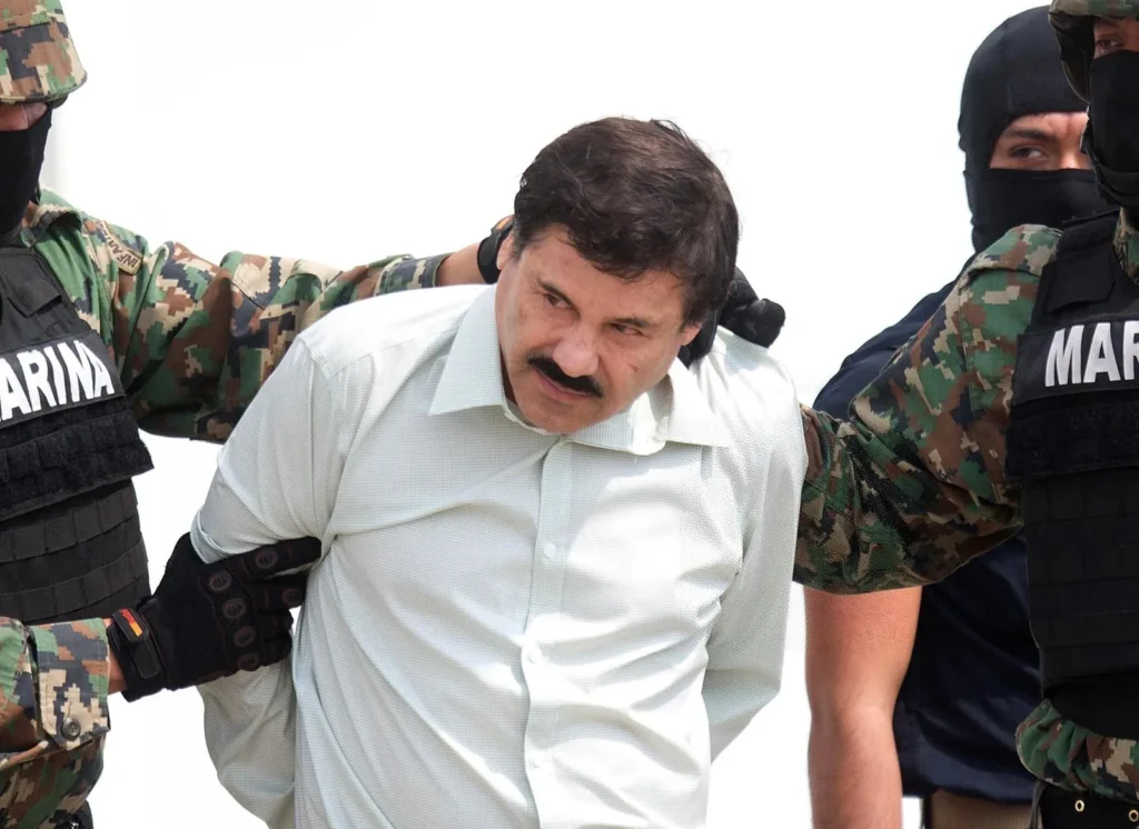 Joaquín „El Chapo“ Guzmán bei seiner Verhaftung – bekanntester Fall im Kampf gegen die Drogenkartelle in Mexiko