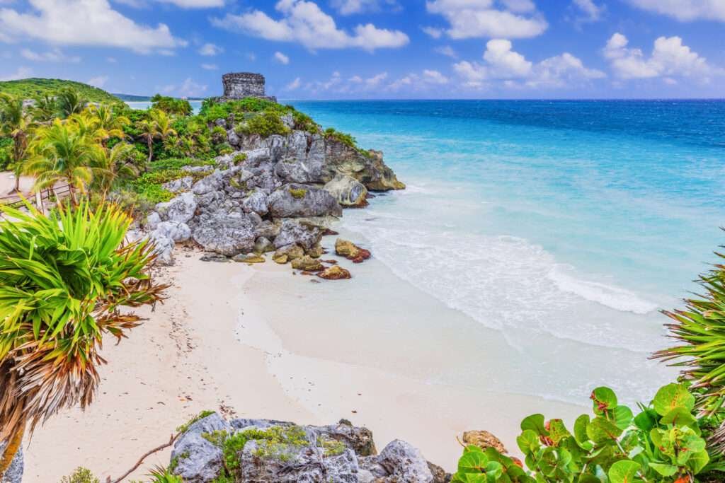 Tulum-Strand mit Maya-Ruine an der Küste der Karibik – Mexiko in Zahlen