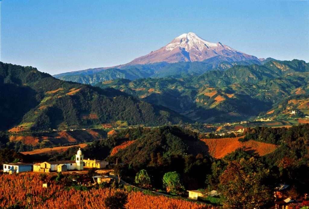 Blick auf Pico de Orizaba – Mexikos vielfältige Klimazonen im Hochgebirge