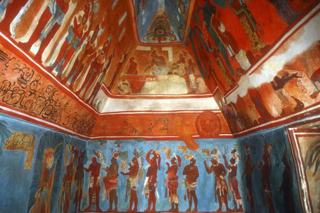 Wandmalereien in einer Kammer der Ruinen von Bonampak mit Szenen von Ritualen und Tanz