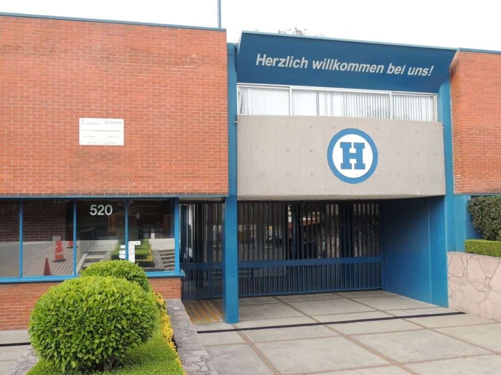 Schule in Mexiko – Eingangsbereich des Colegio Alemán in Mexiko-Stadt