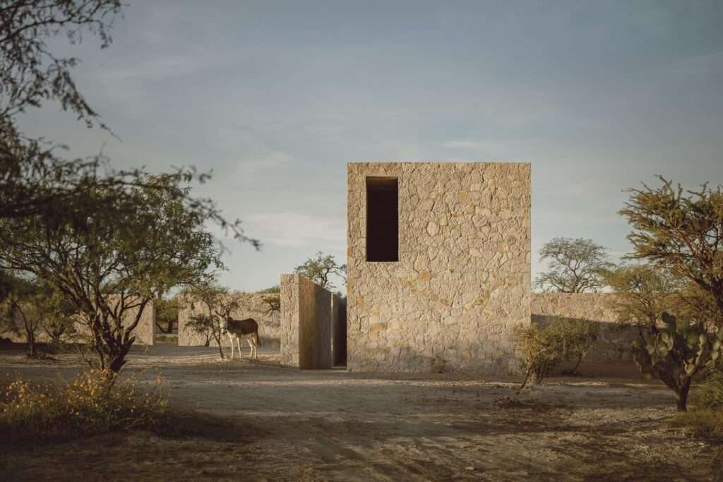 Warum Häuser in Mexiko anders gebaut werden – moderne minimalistische Architektur in Steinbauweise