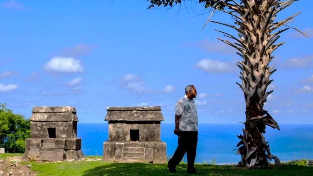 Mann zwischen antiken Tempeln mit Blick auf das Meer – Quiahuiztlán & San Juan de Ulúa